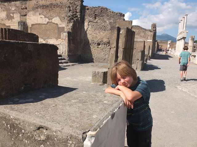 Pomeiiwalkingthestreets